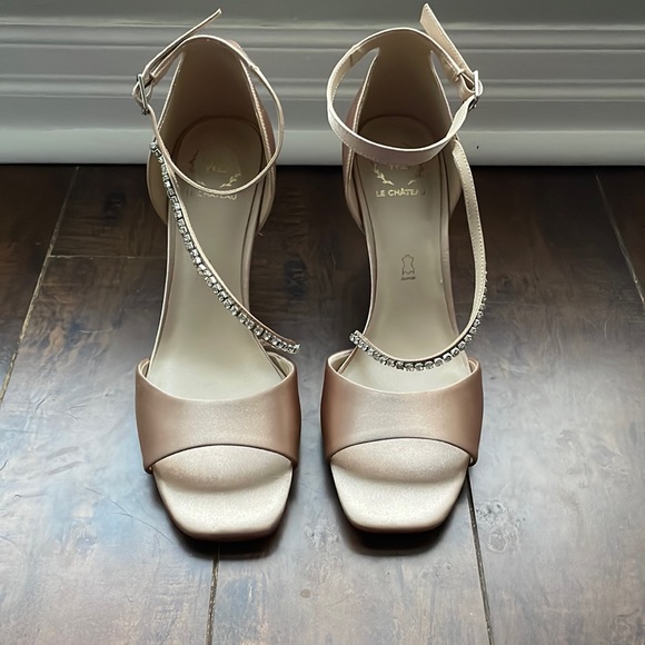 NWT- Le Chateau Blush Satin Heels with Crystals - Picture 3 of 8